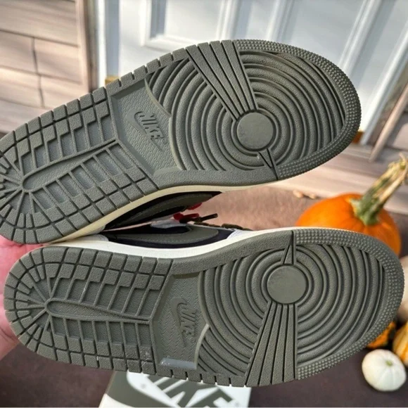 Travis Scott Olives Sneakers